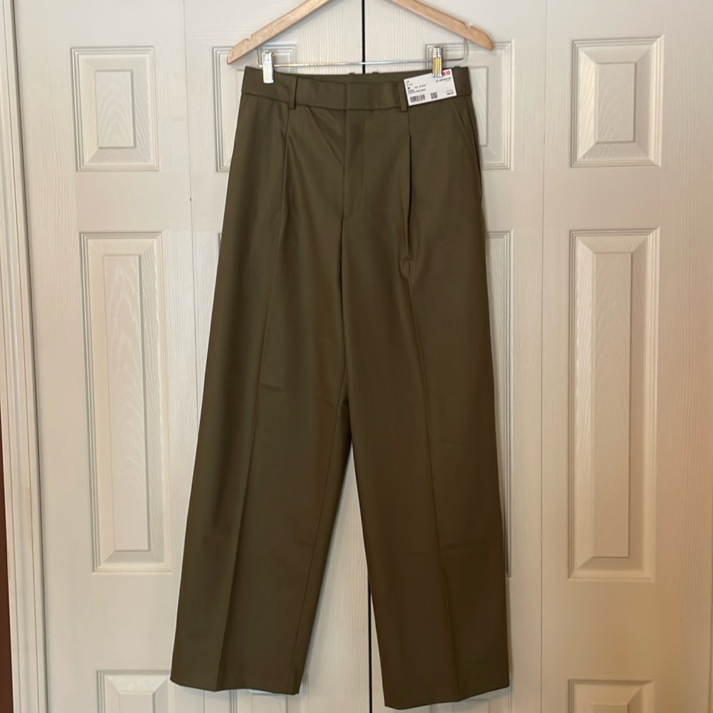 NWT Uniqlo pleated wide leg pants, olive, size M